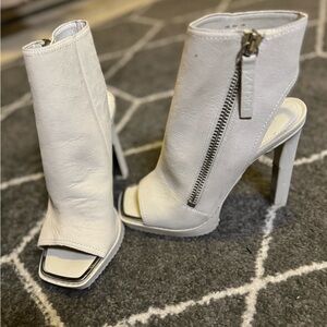 DKNY leather heels size 7